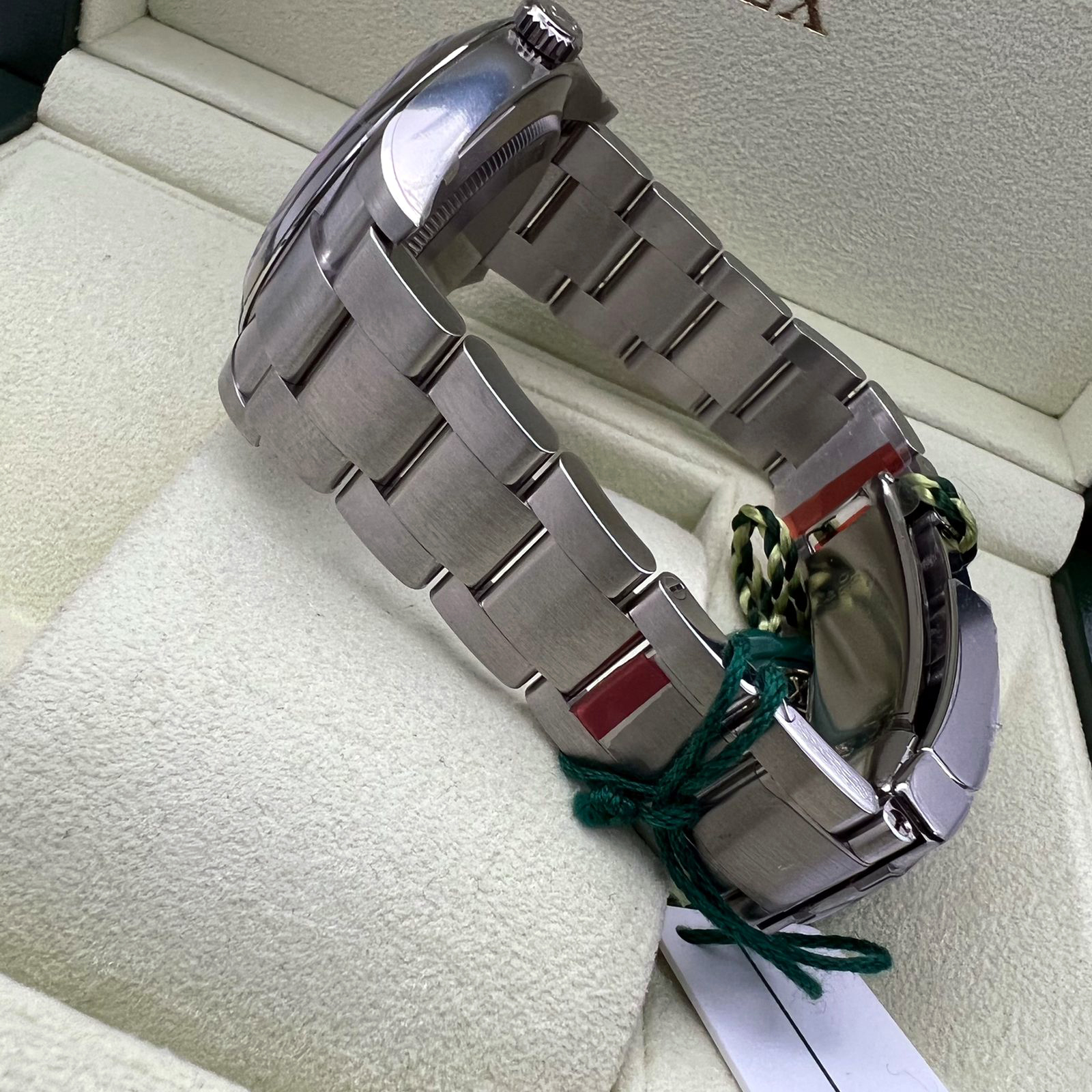 Rolex Oyster Perpetual 39 mm 114300