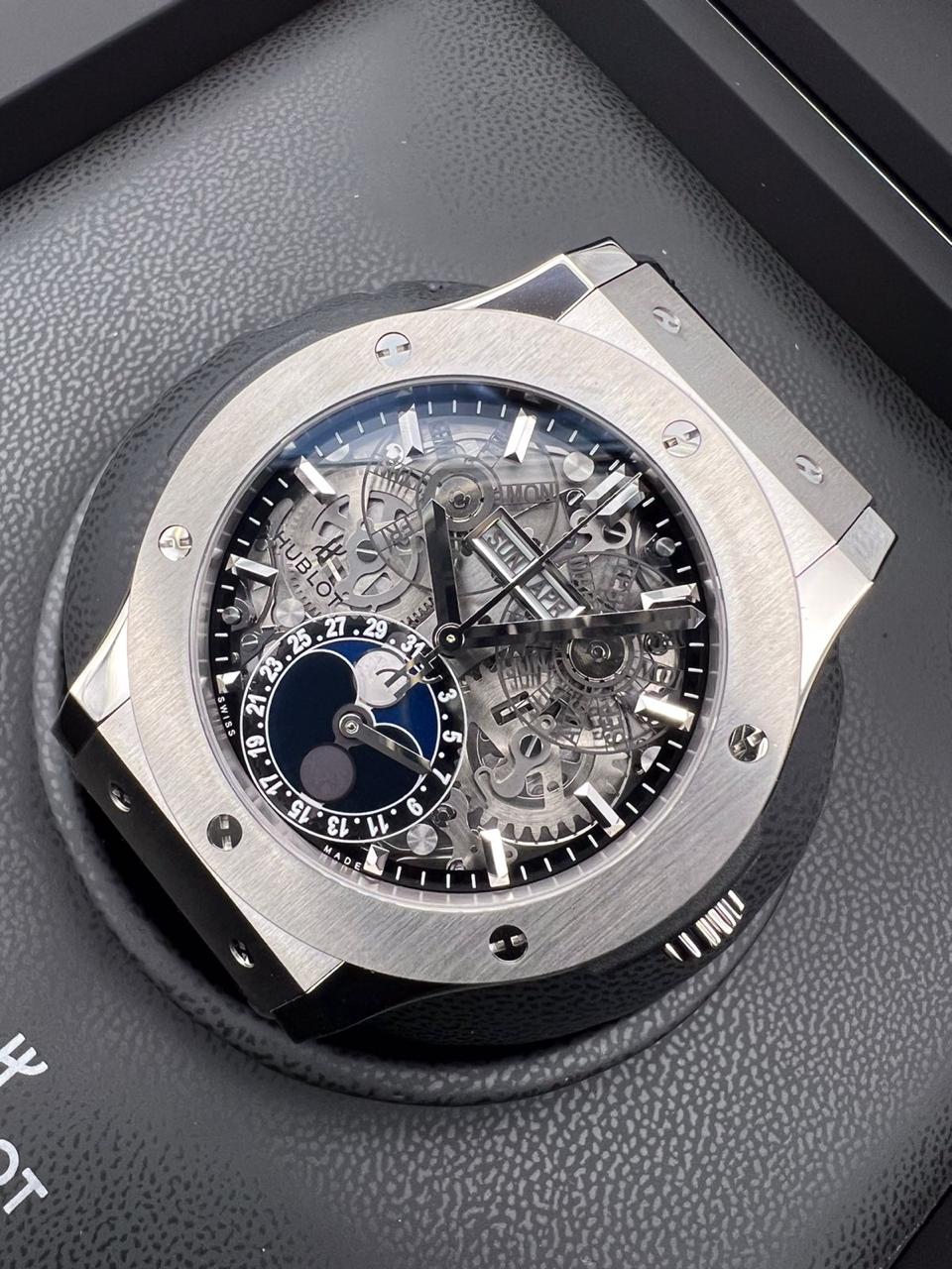 Hublot Classic Fusion Aerofusion Moonphase Titanium 45 mm 517.NX.0170.LR