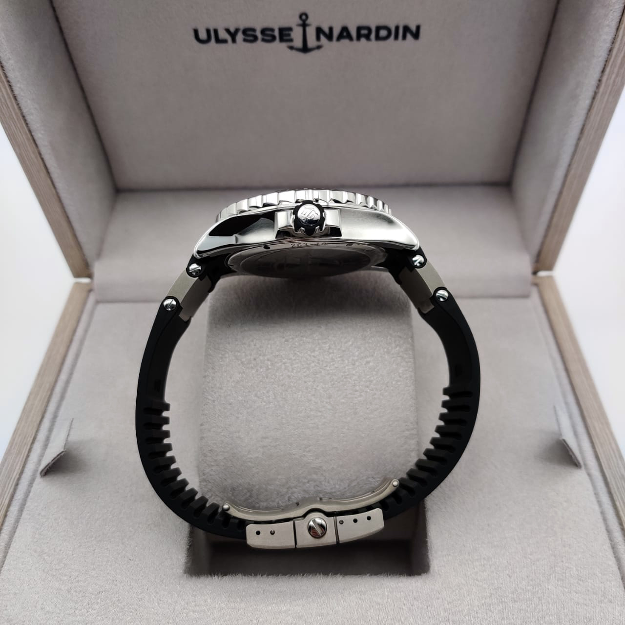 Ulysse Nardin Marine Diver 44 mm 263-10-3/92