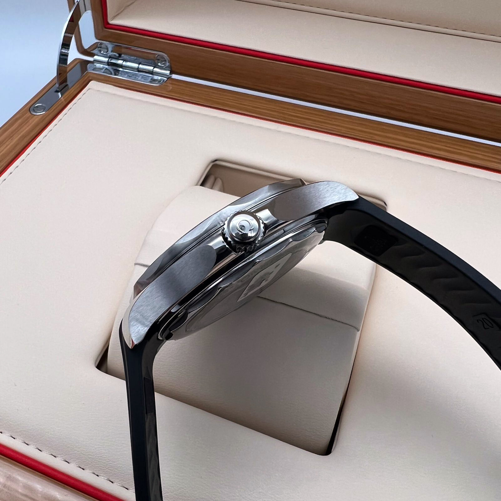 Omega Seamaster Diver 300M Co-Axial Master Chronometer 210.32.42.20.04.001