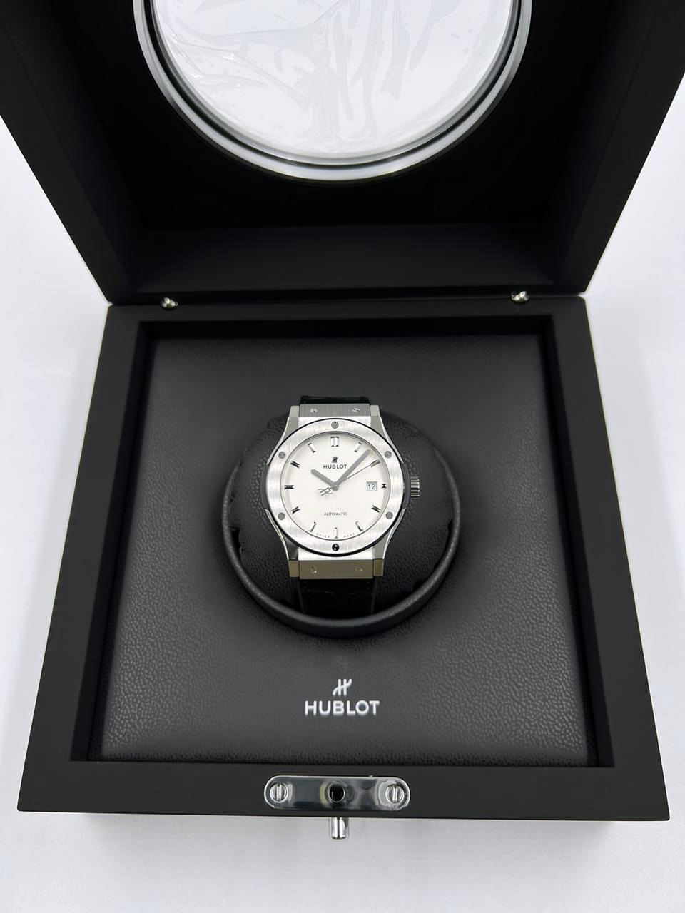 Hublot Classic Fusion Titanium Opalin 42 mm 542.NX.2611.LR