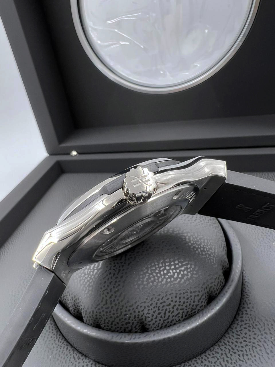 Hublot Classic Fusion Titanium Opalin 42 mm 542.NX.2611.LR