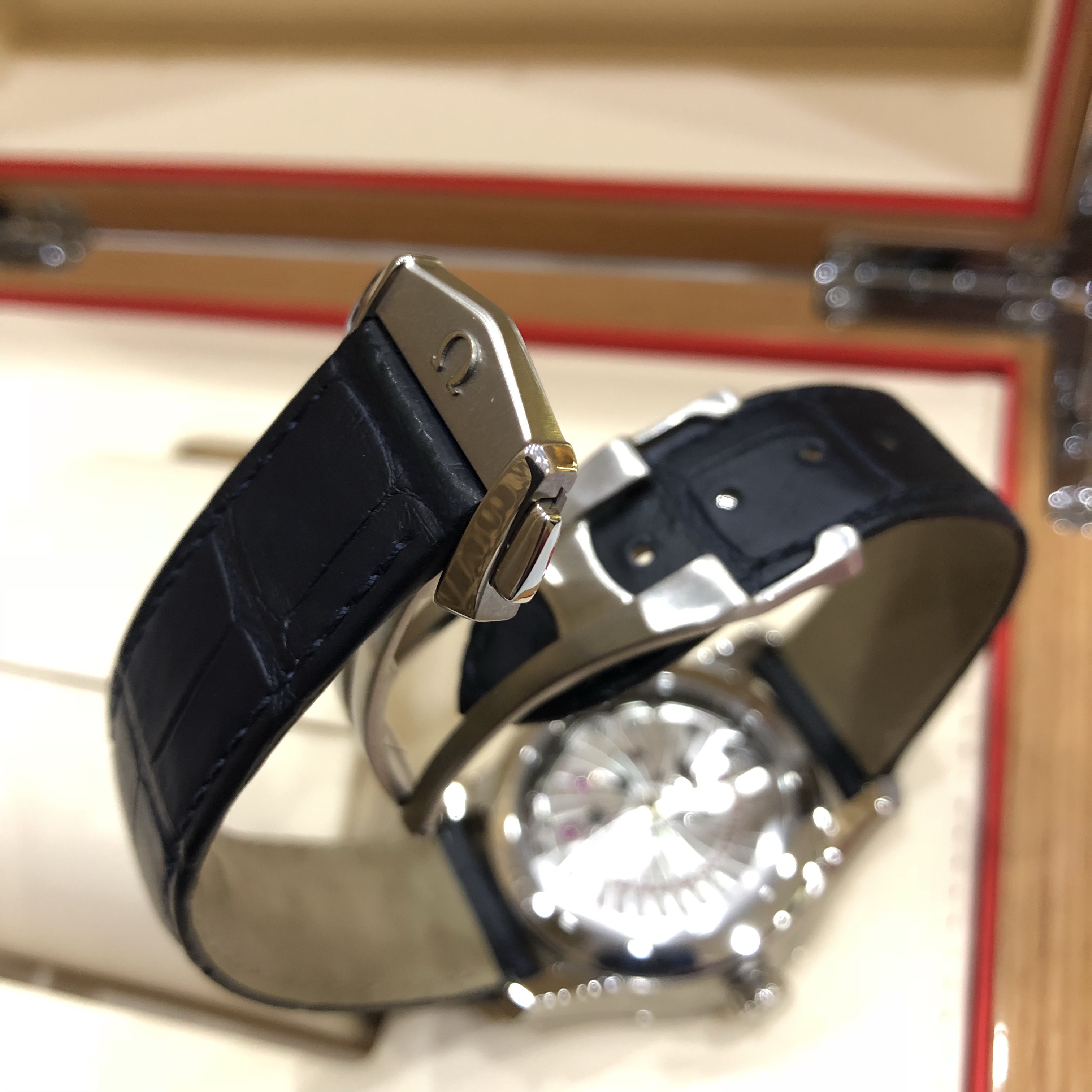 Omega De Ville Hour Vision Co-Axial Master Chronometer 41 mm 433.13.41.21.03.001