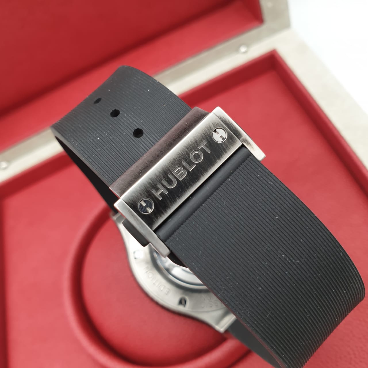 Hublot Classic Fusion Shepard Fairey 45 mm 525.NX.0137.RX.SHF21
