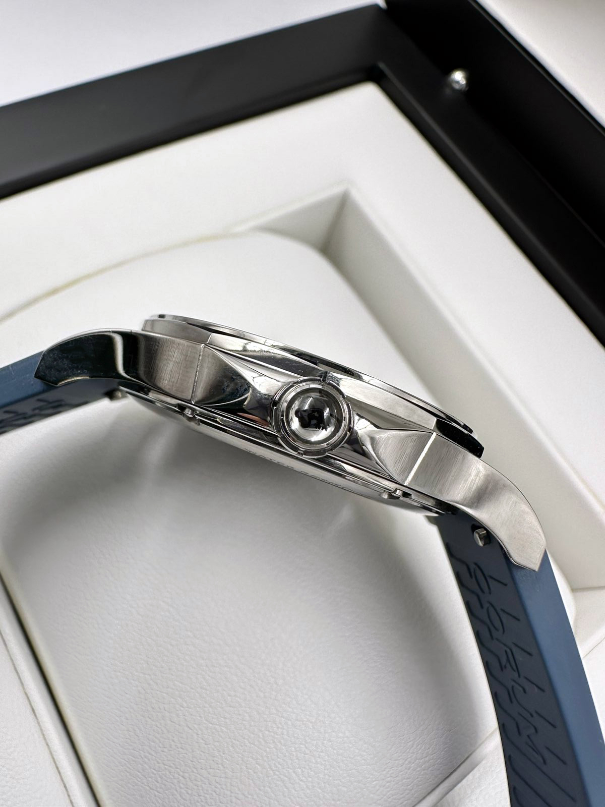 Corum Admiral Legend 38 mm A082/03579
