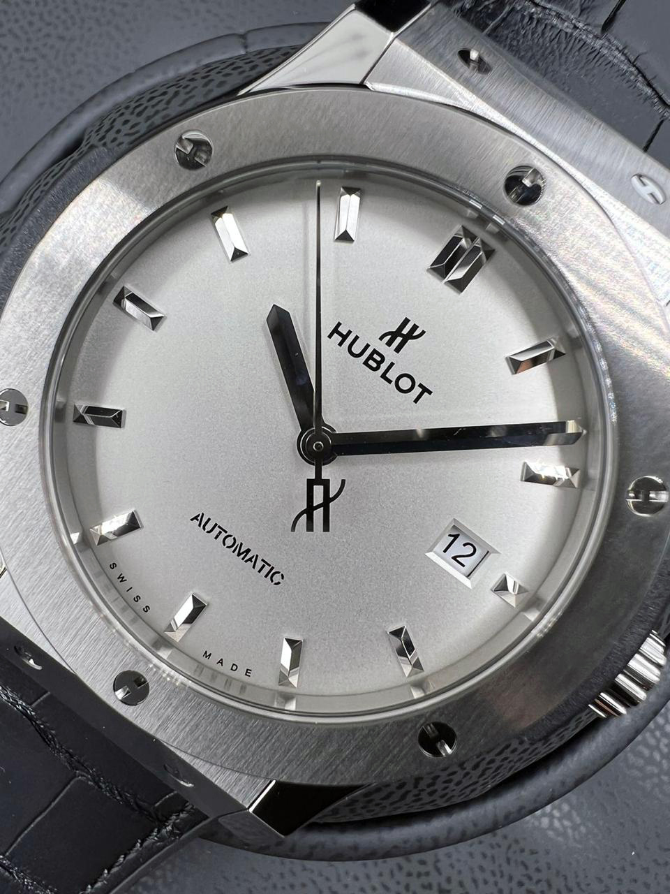Hublot Classic Fusion Titanium Opalin 42 mm 542.NX.2611.LR