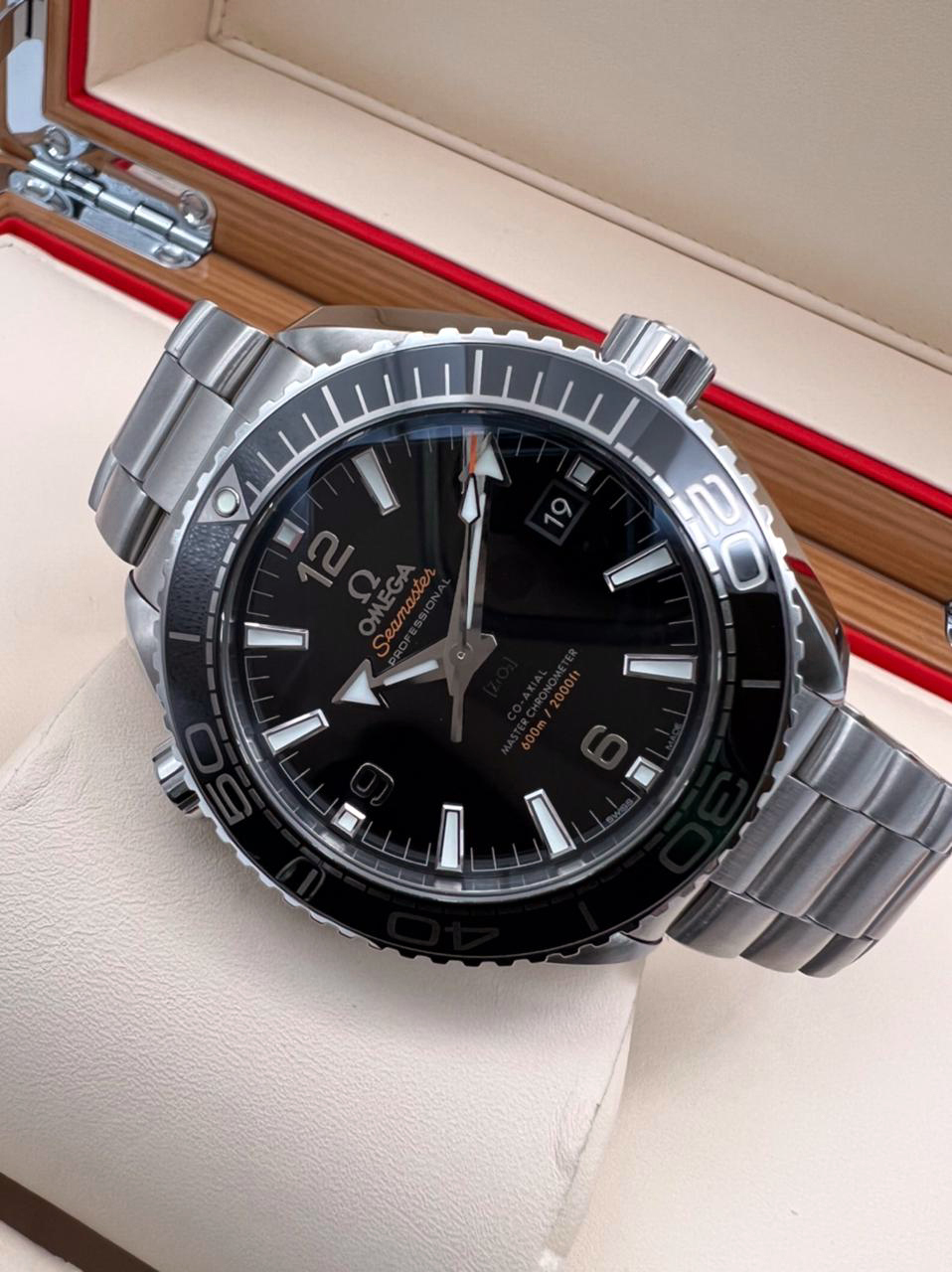 Omega Seamaster Planet Ocean 600m Co-Axial Master Chronometer 43.5 mm 215.30.44.21.01.001