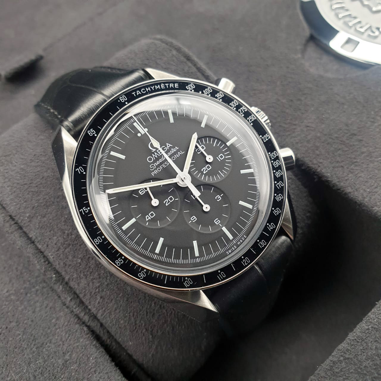Omega Speedmaster Moonwatch Professional Chronograph 42 mm 311.33.42.30.01.001