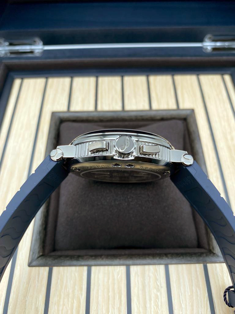 Breguet Marine Chronographe 5527 42.3 mm 5527TI/Y1/5WV