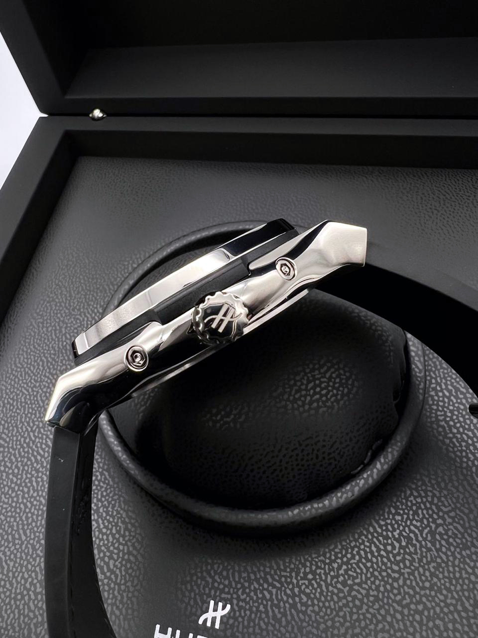 Hublot Classic Fusion Aerofusion Moonphase Titanium 45 mm 517.NX.0170.LR
