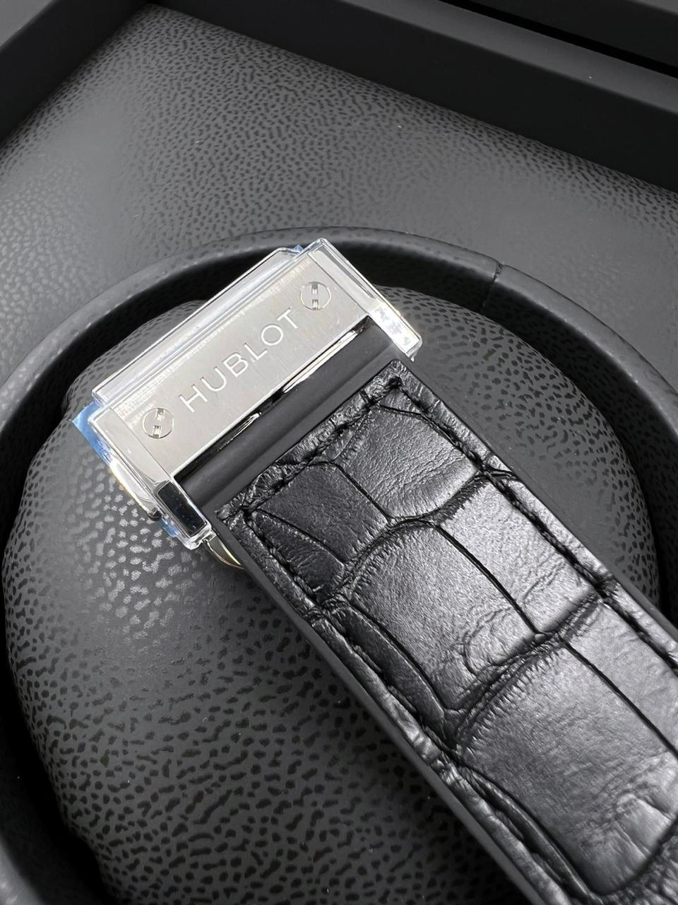 Hublot Classic Fusion Titanium Opalin 42 mm 542.NX.2611.LR