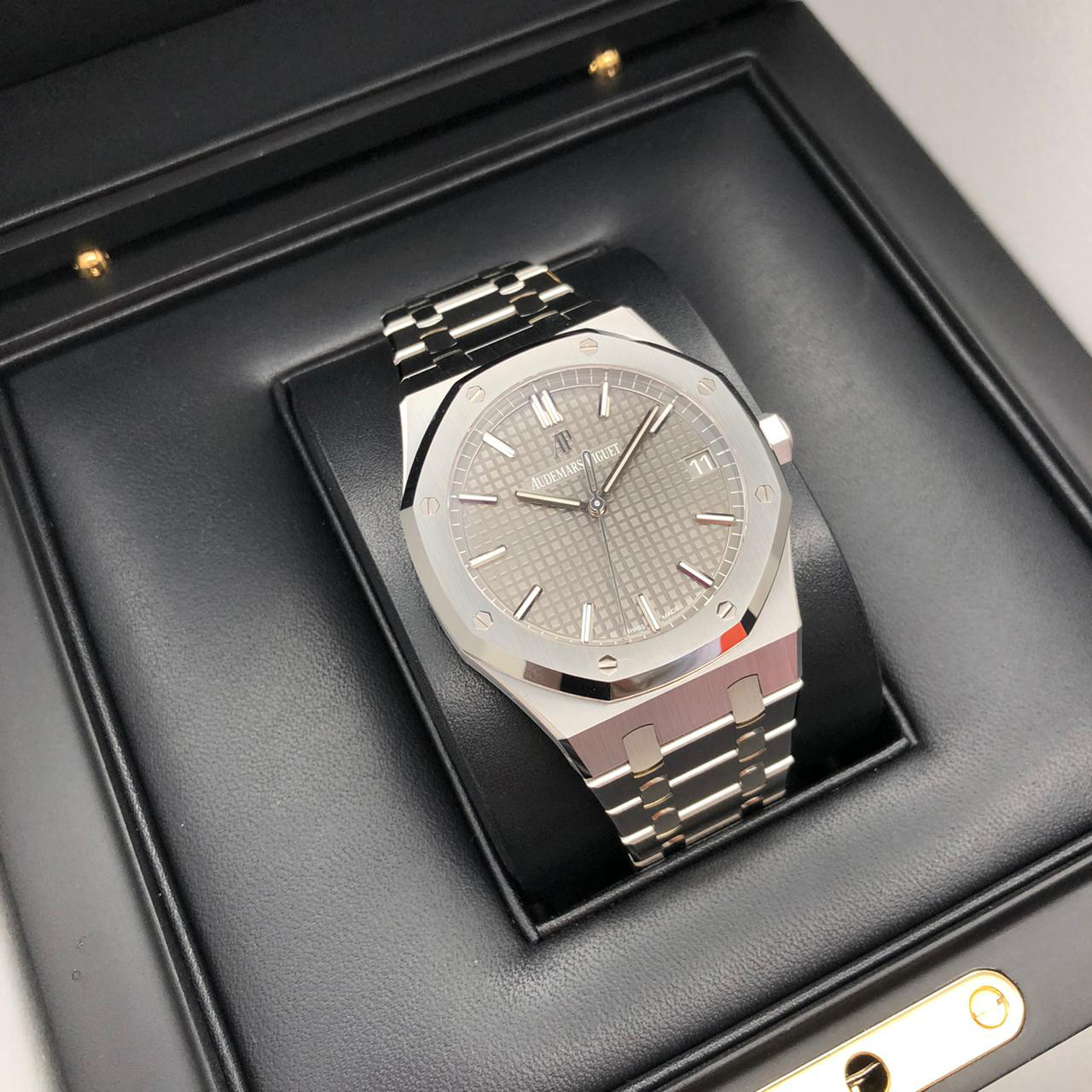 Audemars Piguet Royal Oak Selfwinding 41 mm 15500ST.OO.1220ST.02