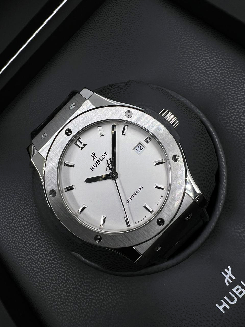 Hublot Classic Fusion Titanium Opalin 42 mm 542.NX.2611.LR