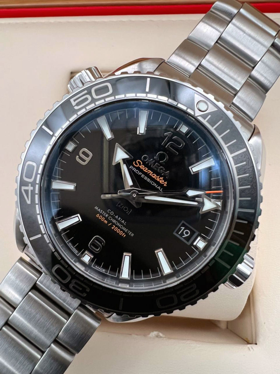 Omega Seamaster Planet Ocean 600m Co-Axial Master Chronometer 43.5 mm 215.30.44.21.01.001