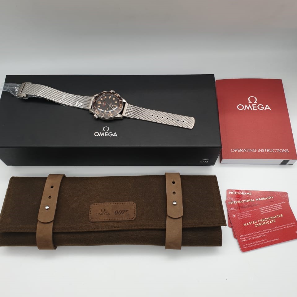 Omega Seamaster Diver 300m Omega Co-Axial Master Chronometer 007 Edition 42 mm 210.90.42.20.01.001