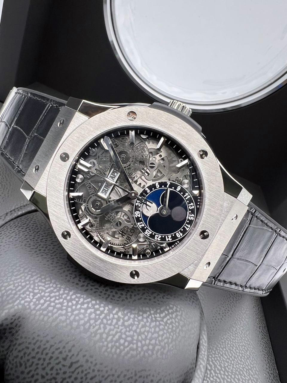 Hublot Classic Fusion Aerofusion Moonphase Titanium 45 mm 517.NX.0170.LR