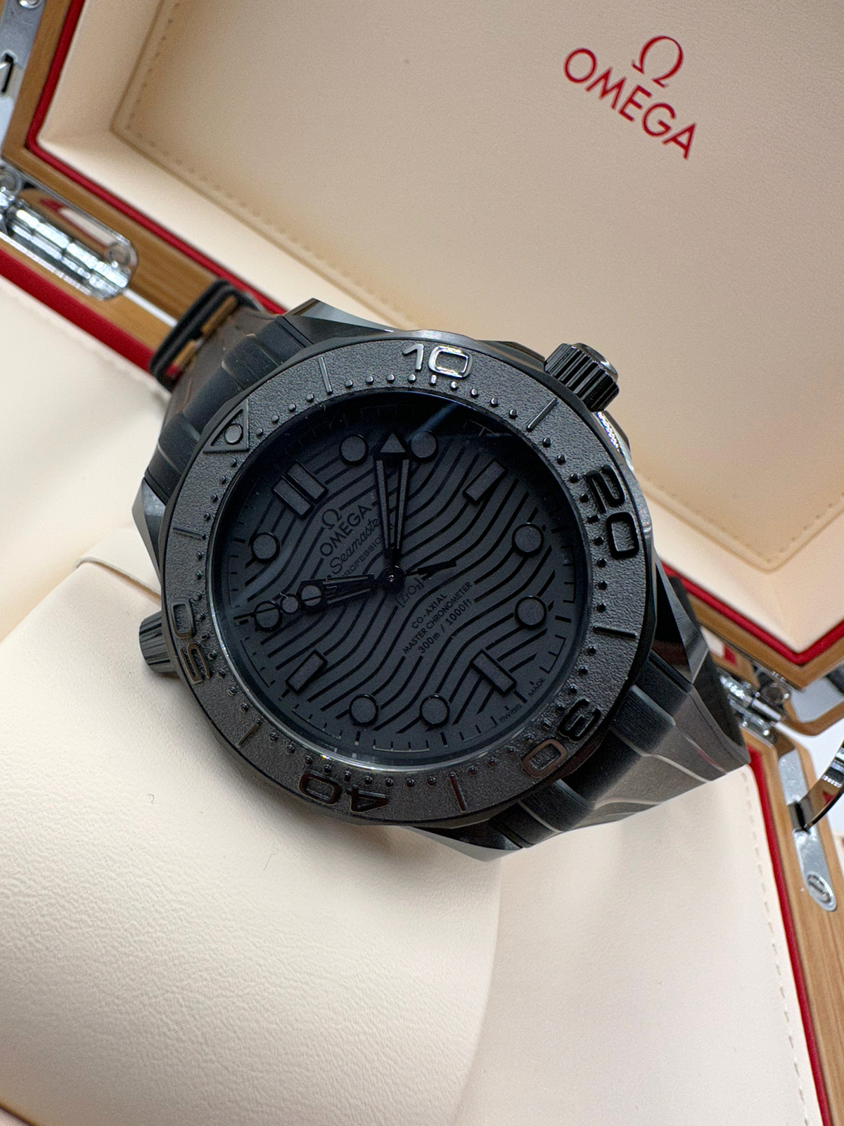 Omega Seamaster Diver 300m Co-Axial Master Chronometer Black Black 43.5 mm 210.92.44.20.01.003