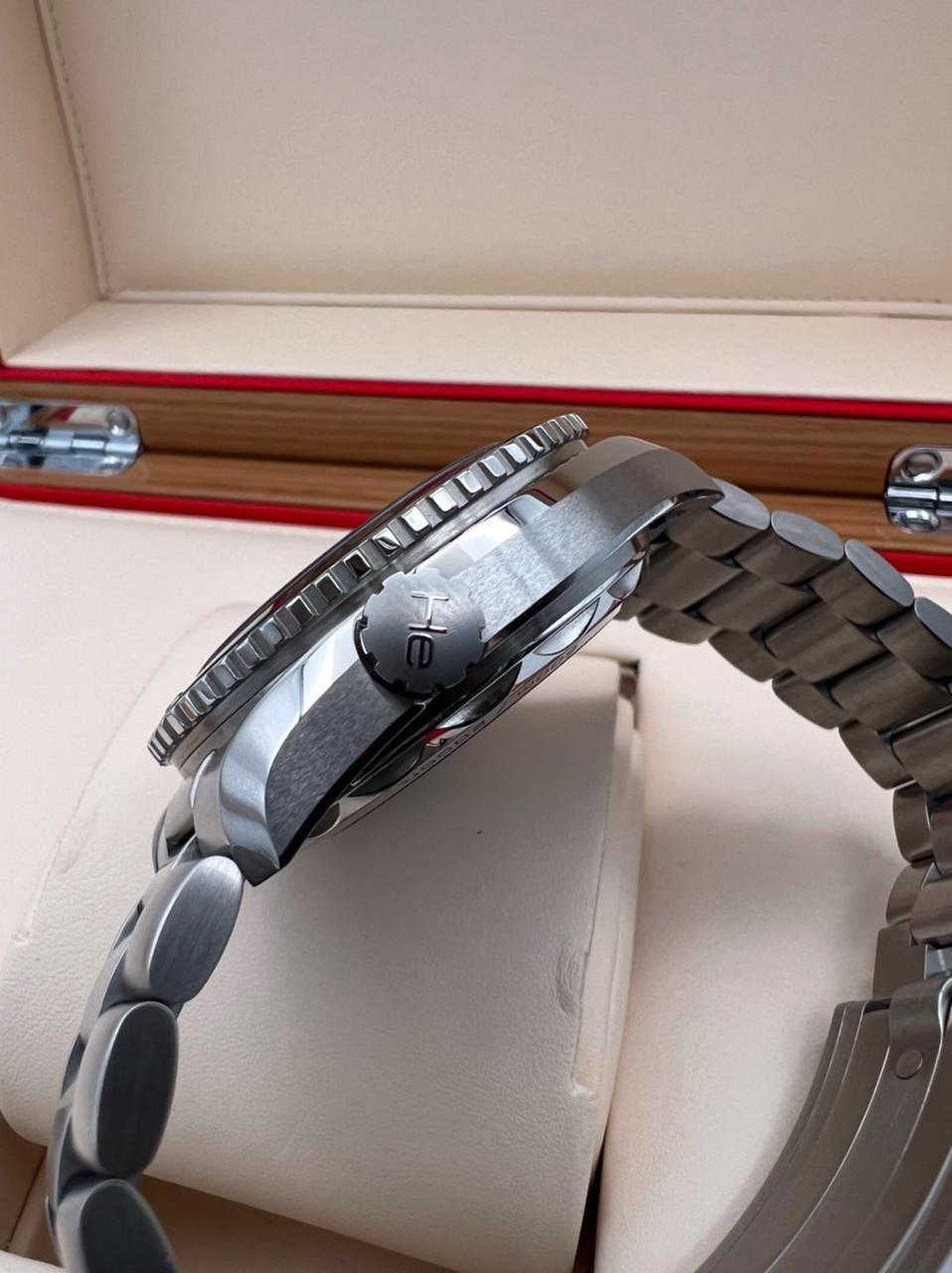 Omega Seamaster Planet Ocean 600m Co-Axial Master Chronometer 43.5 mm 215.30.44.21.01.001