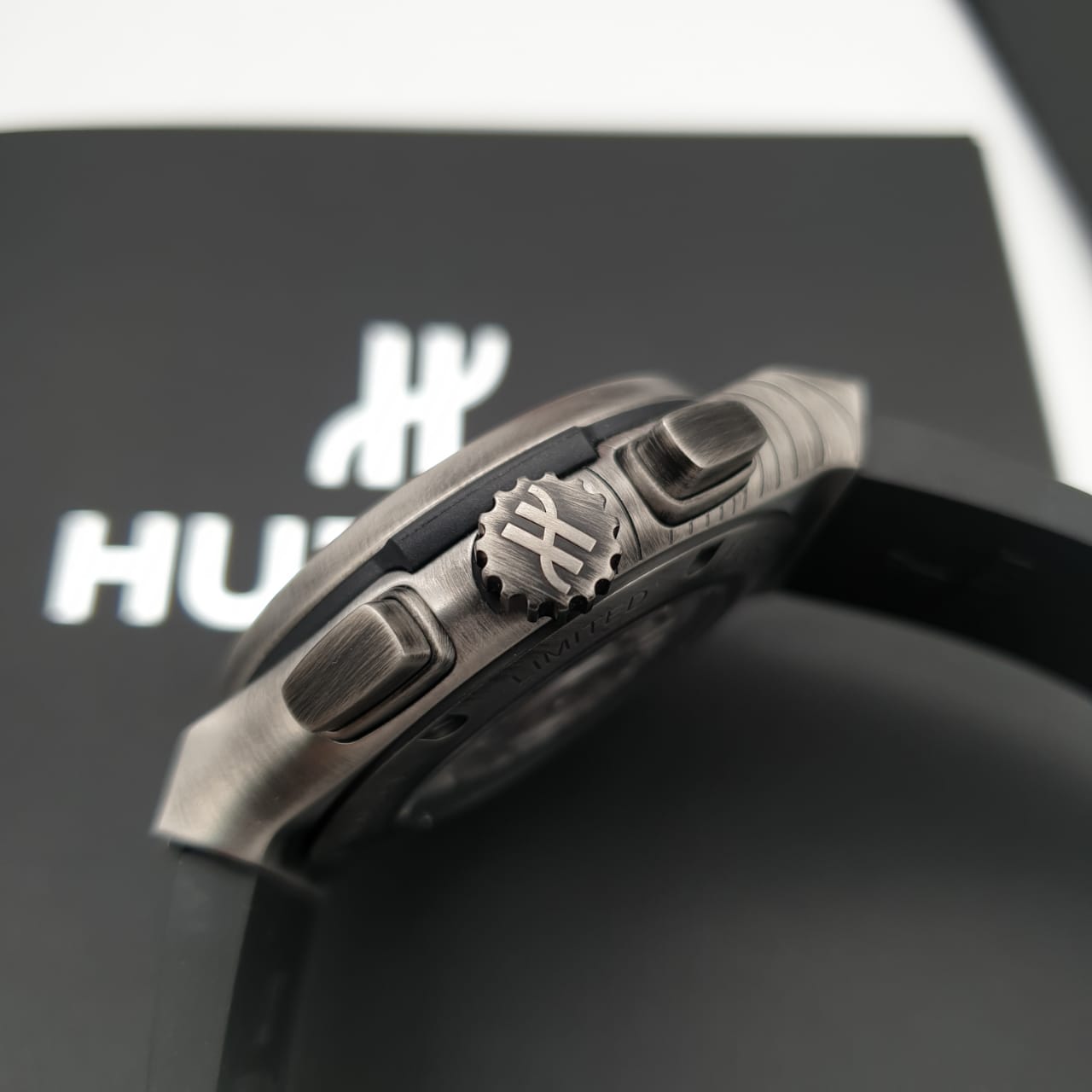 Hublot Classic Fusion Shepard Fairey 45 mm 525.NX.0137.RX.SHF21