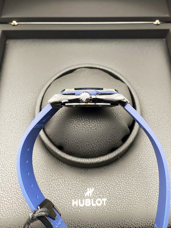 Hublot Classic Fusion Ceramic Blue 38 mm 565.CM.7170.RX