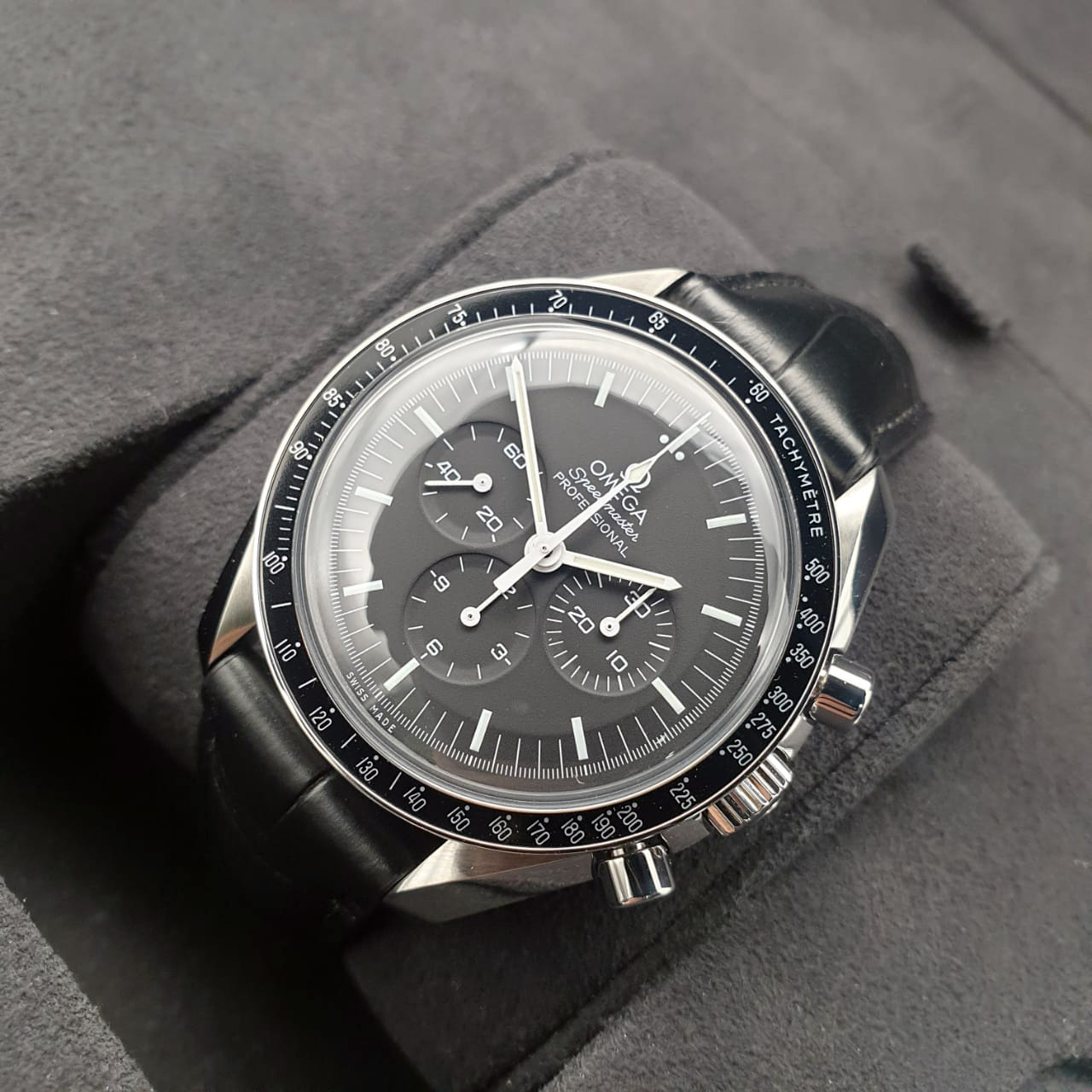 Omega Speedmaster Moonwatch Professional Chronograph 42 mm 311.33.42.30.01.001