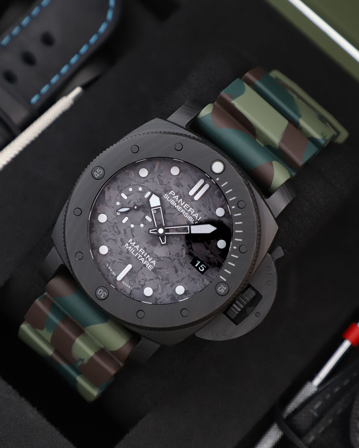Panerai Submersible Marina Militare Carbontech 47 mm PAM00979