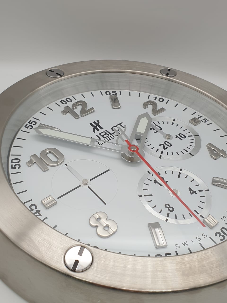 Настенные часы Hublot Chronograph White Dial