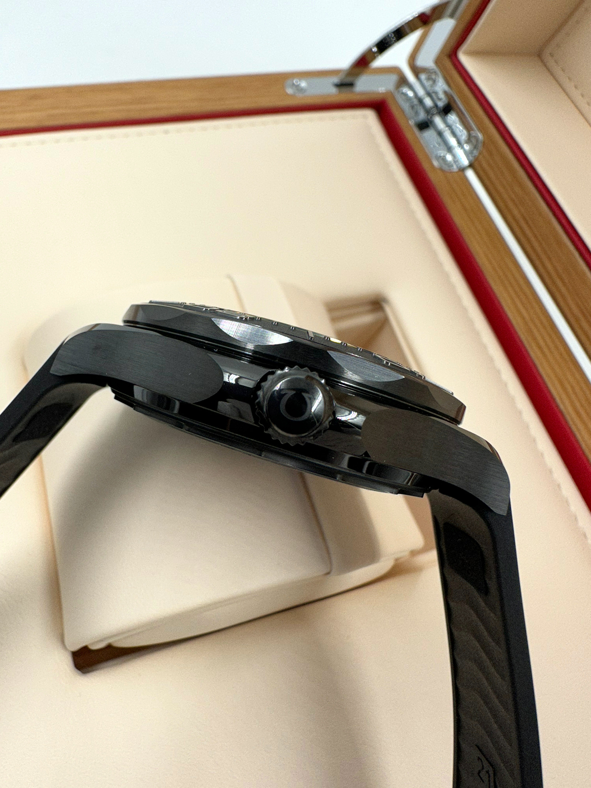 Omega Seamaster Diver 300m Co-Axial Master Chronometer Black Black 43.5 mm 210.92.44.20.01.003