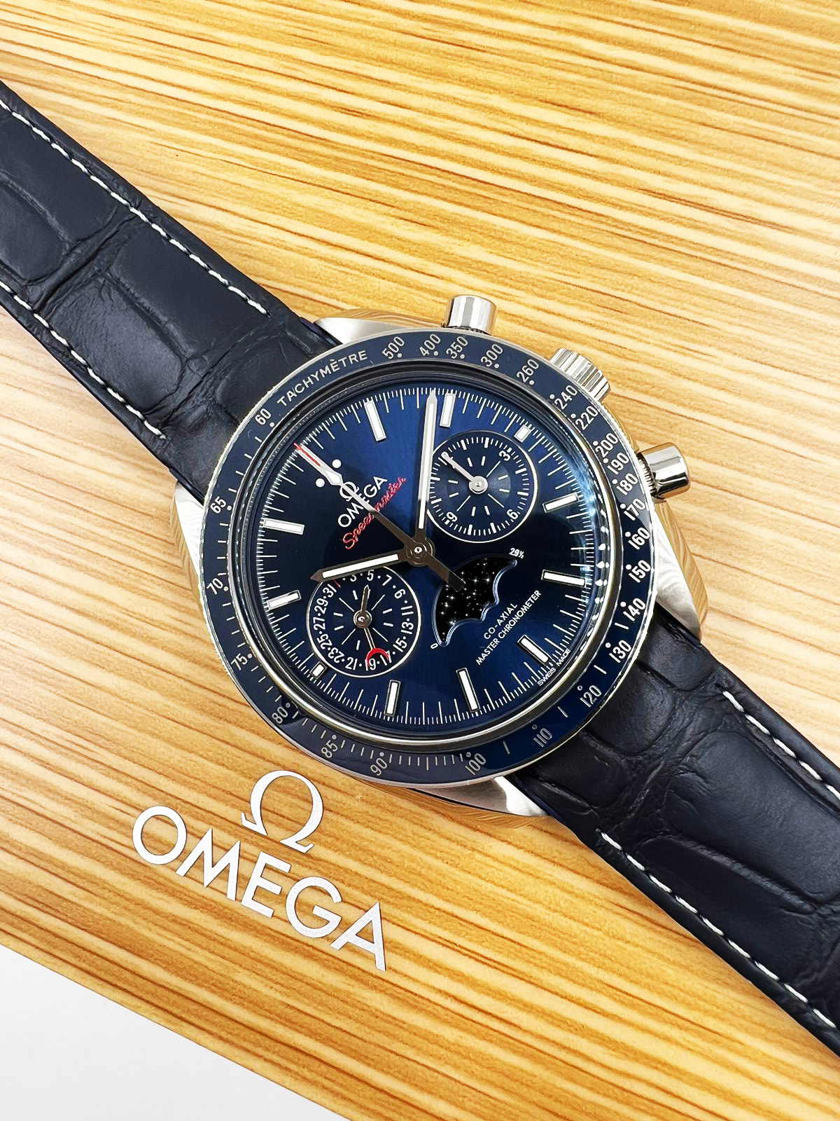 Omega Speedmaster Two Counters Co-Axial Chronometer Moonphase Chronograph 44.25 mm 304.33.44.52.03.001