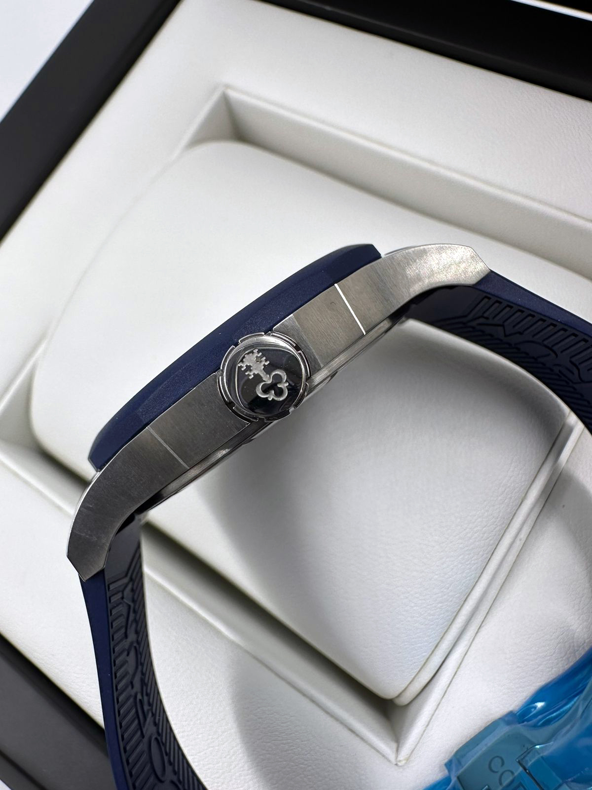 Corum Admiral Legend 42 mm 395.101.22/F373 WB12