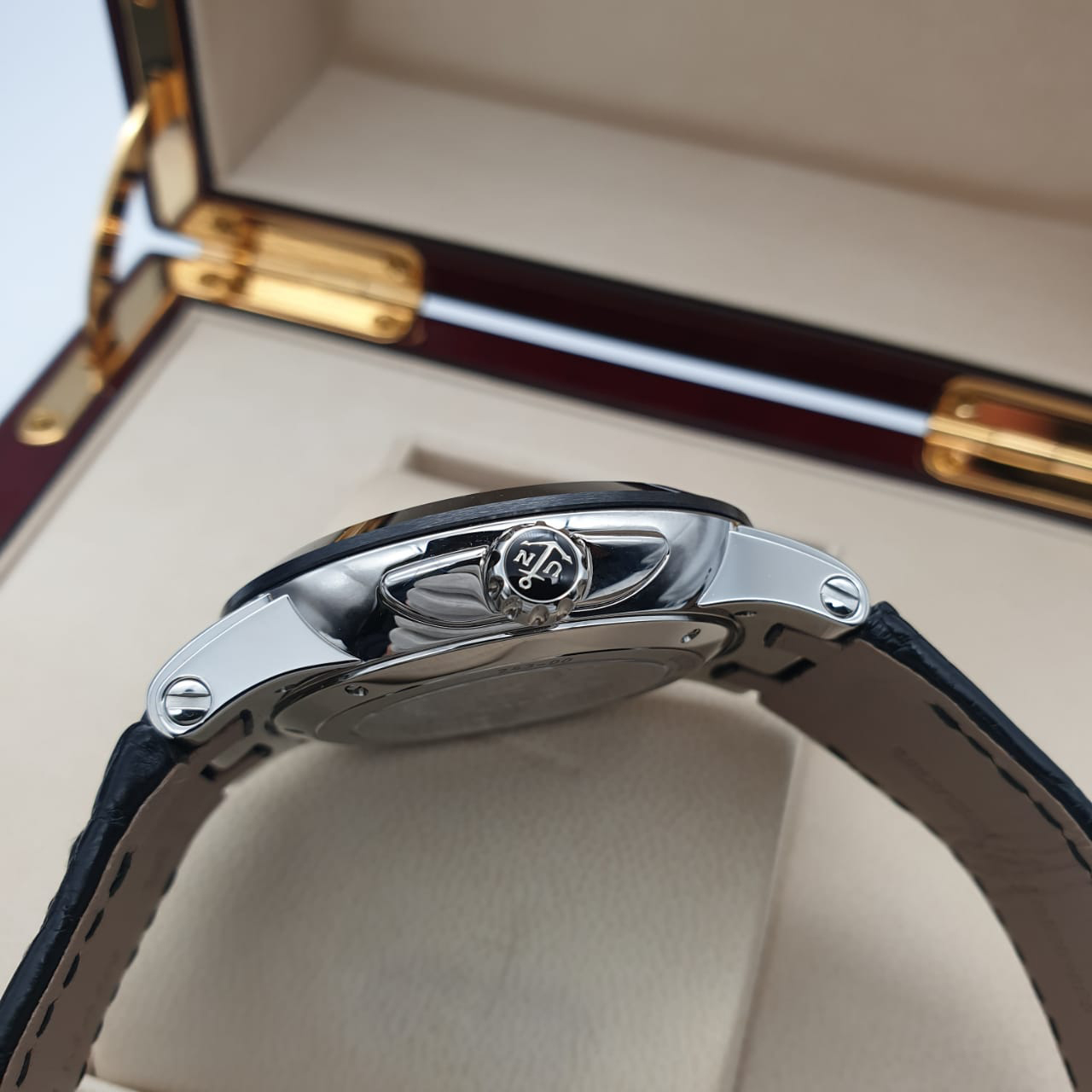 Ulysse Nardin Executive Dual Time 43 mm 243-00/42