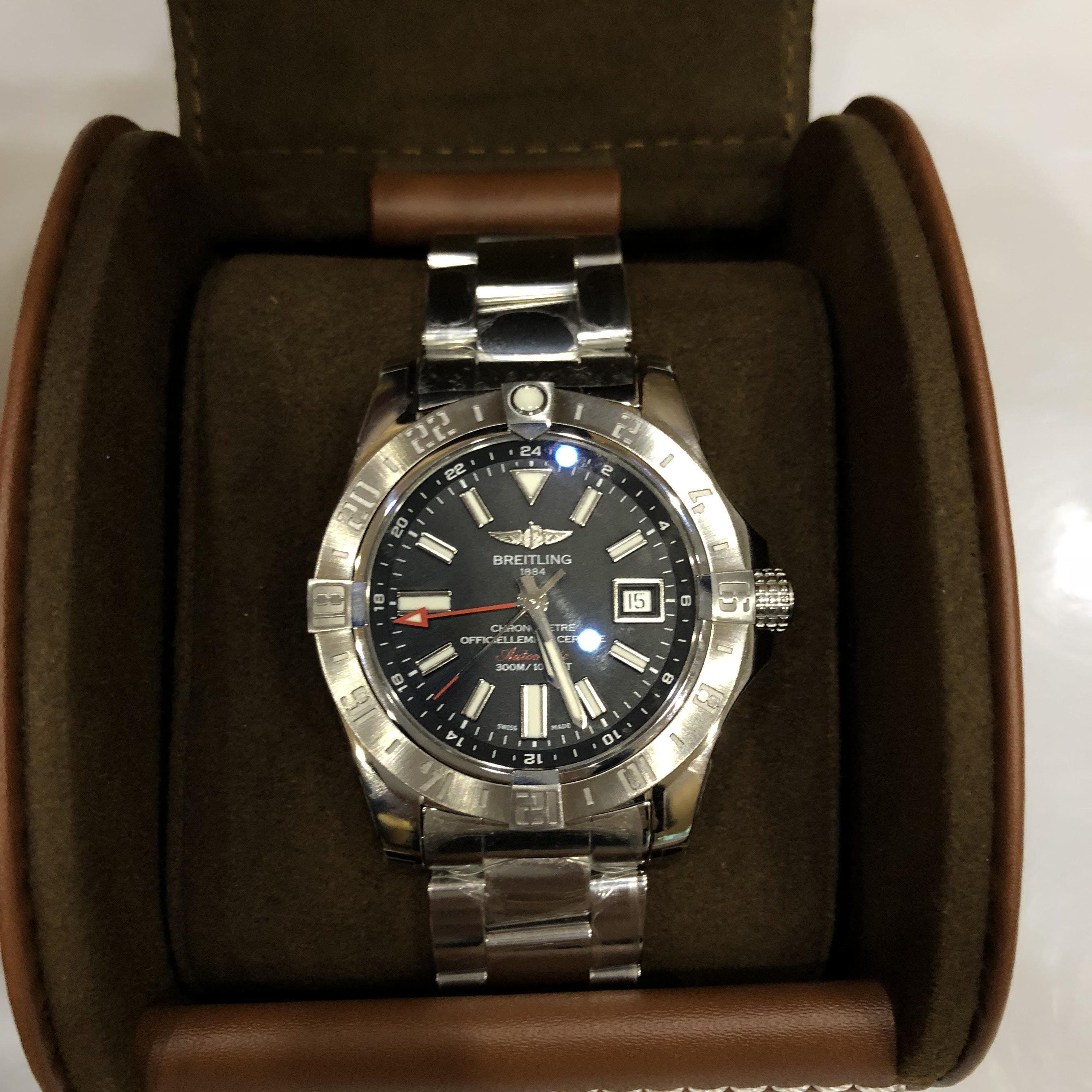 Breitling Avenger II GMT 43 mm  A3239011/BC35/170A