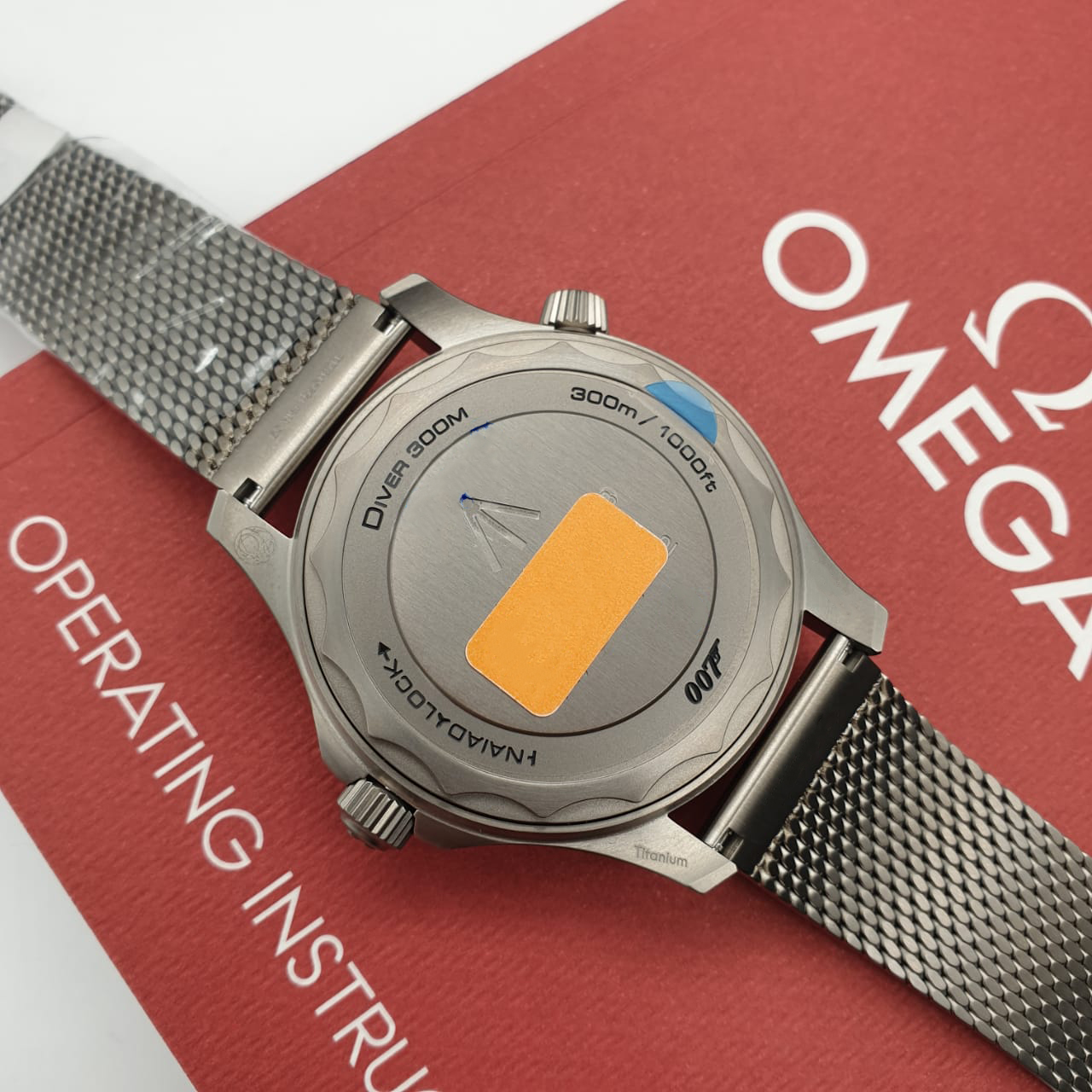 Omega Seamaster Diver 300m Omega Co-Axial Master Chronometer 007 Edition 42 mm 210.90.42.20.01.001