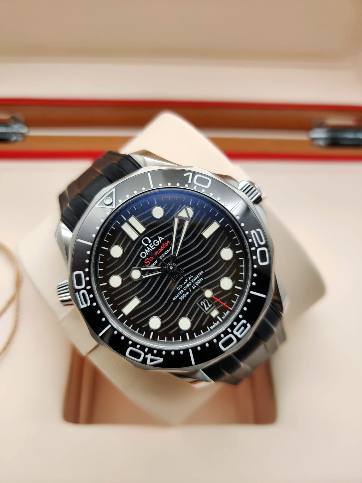 Omega Seamaster Diver 300M Co-Axial Master Chronometer 210.32.42.20.01.001