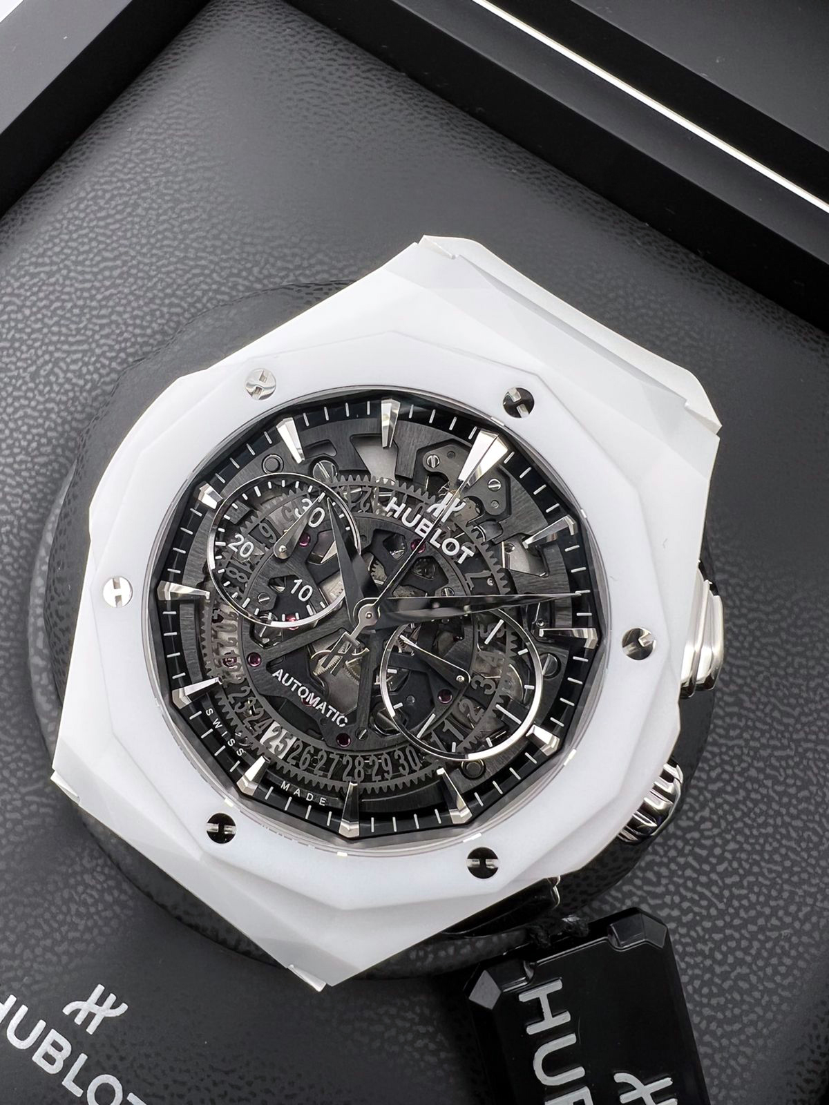 Hublot Classic Fusion Aerofusion Chronograph Orlinski White Ceramic 45 mm 525.HI.0170.RW.ORL21