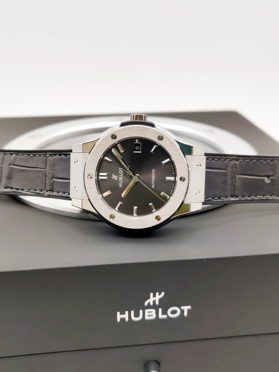 Hublot Classic Fusion Titanium Racing Grey 38 mm 565.NX.7071.LR
