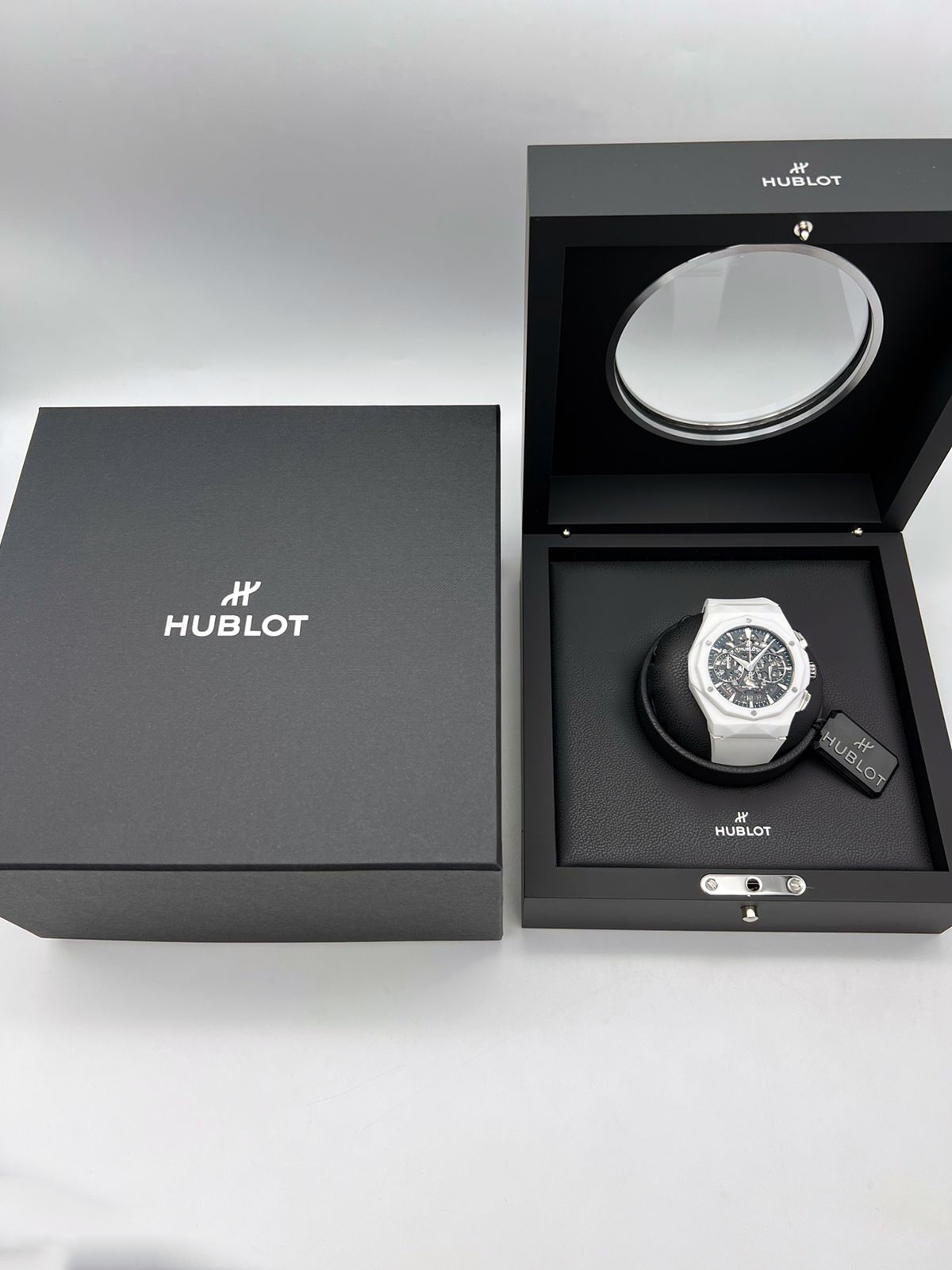 Hublot Classic Fusion Aerofusion Chronograph Orlinski White Ceramic 45 mm 525.HI.0170.RW.ORL21