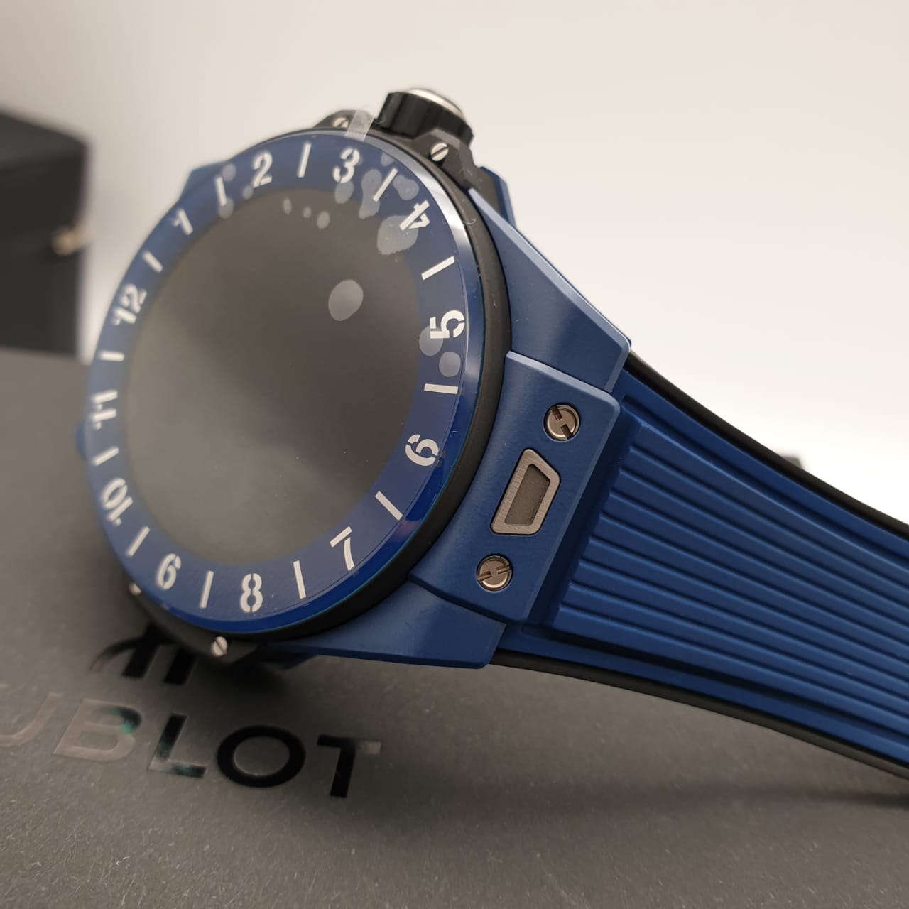 Hublot Big Bang E UEFA Champions League™ 42 mm 440.EX.1100.RX.UCL20