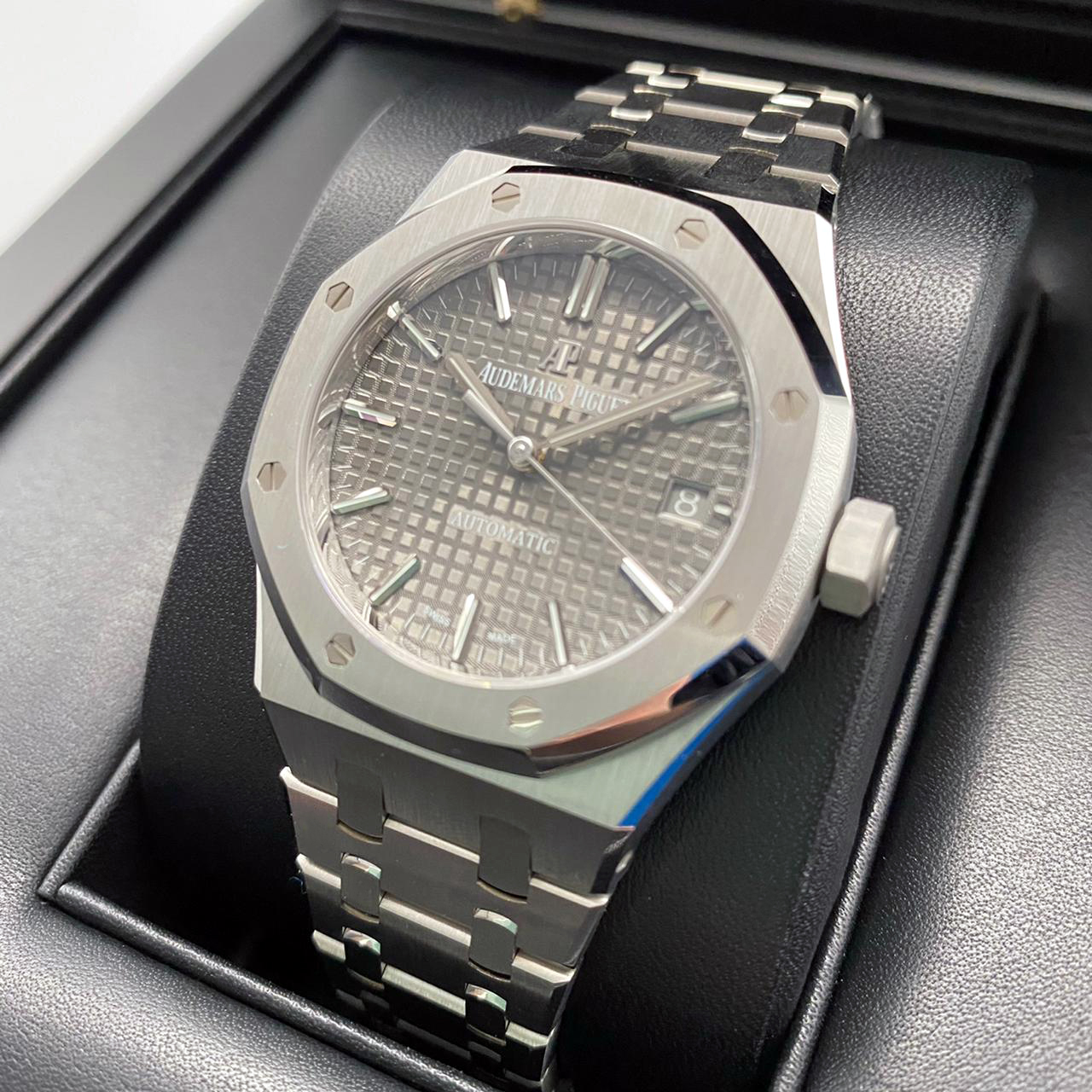 Audemars Piguet Royal Oak Selfwinding 37 mm 15450ST.OO.1256ST.02