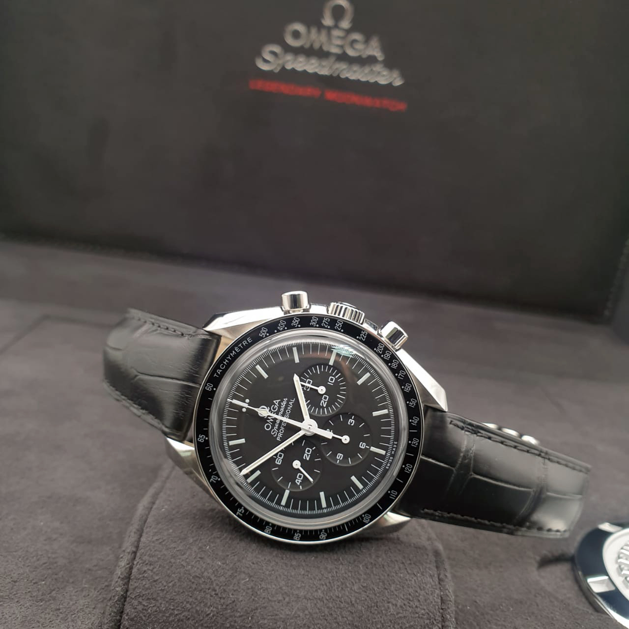 Omega Speedmaster Moonwatch Professional Chronograph 42 mm 311.33.42.30.01.001
