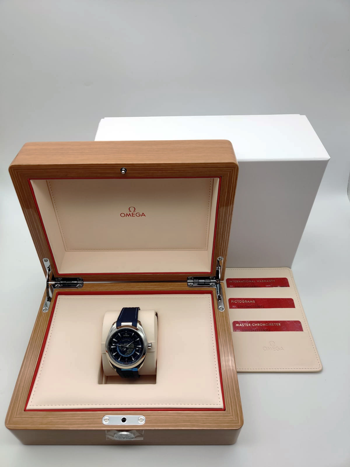 Omega Seamaster Aqua Terra 150M Co-Axial Master Chronometer GMT Worldtimer 43 mm 220.12.43.22.03.001