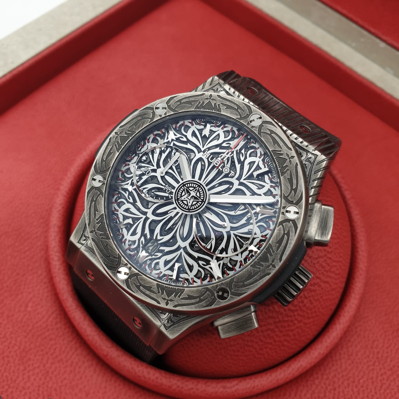 Hublot Classic Fusion Shepard Fairey 45 mm 525.NX.0137.RX.SHF21