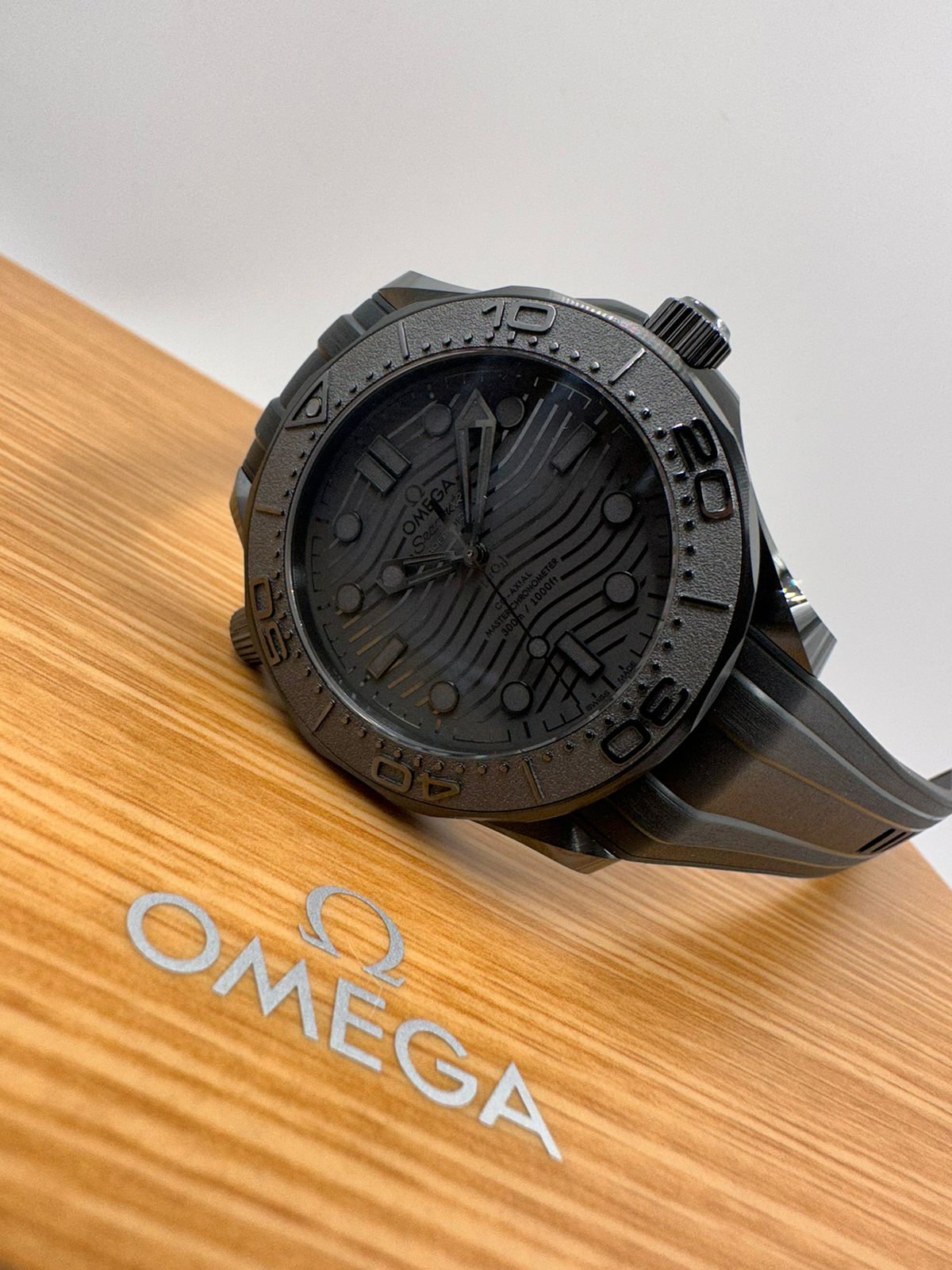 Omega Seamaster Diver 300m Co-Axial Master Chronometer Black Black 43.5 mm 210.92.44.20.01.003