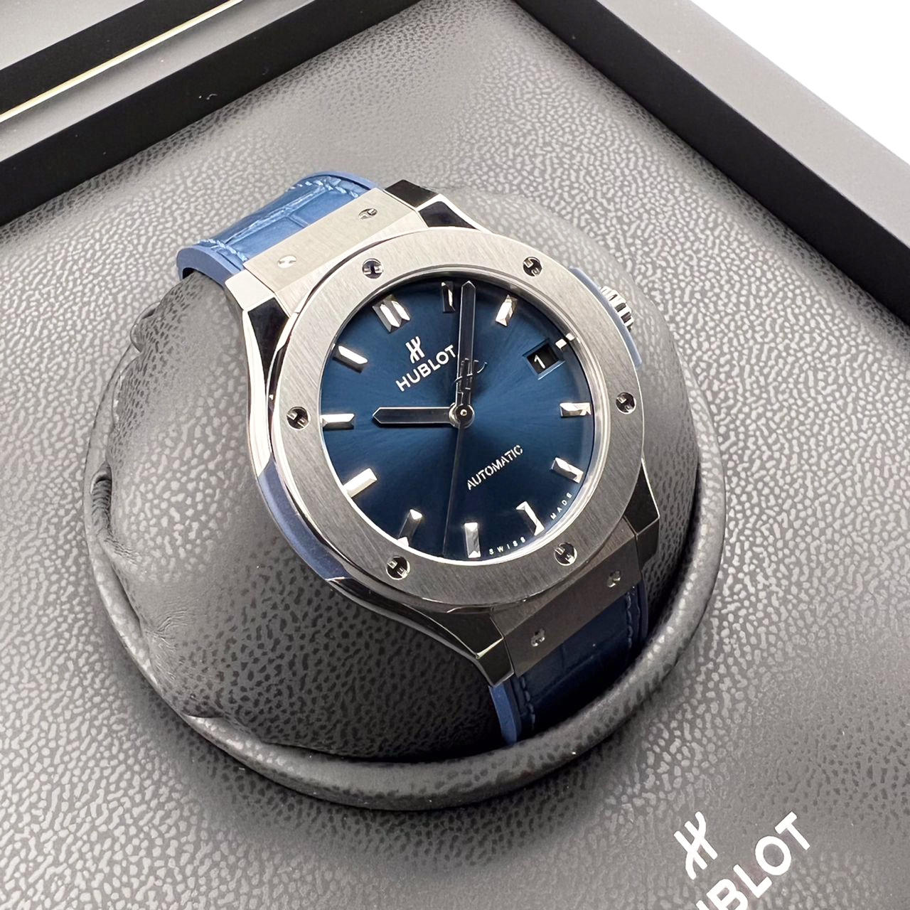 Hublot Classic Fusion Titanium Blue 38 mm 565.NX.7170.LR