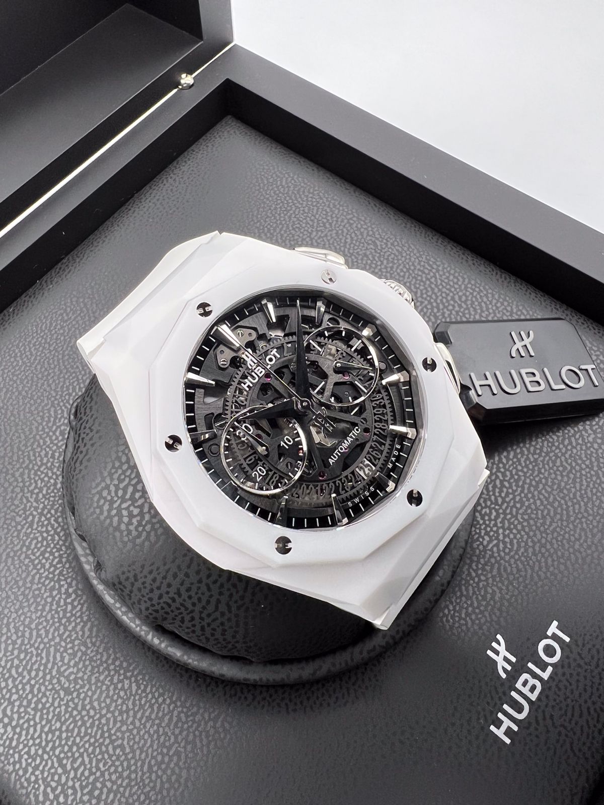 Hublot Classic Fusion Aerofusion Chronograph Orlinski White Ceramic 45 mm 525.HI.0170.RW.ORL21
