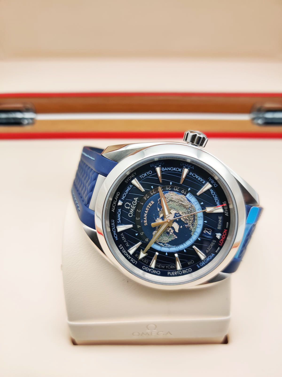 Omega Seamaster Aqua Terra 150M Co-Axial Master Chronometer GMT Worldtimer 43 mm 220.12.43.22.03.001