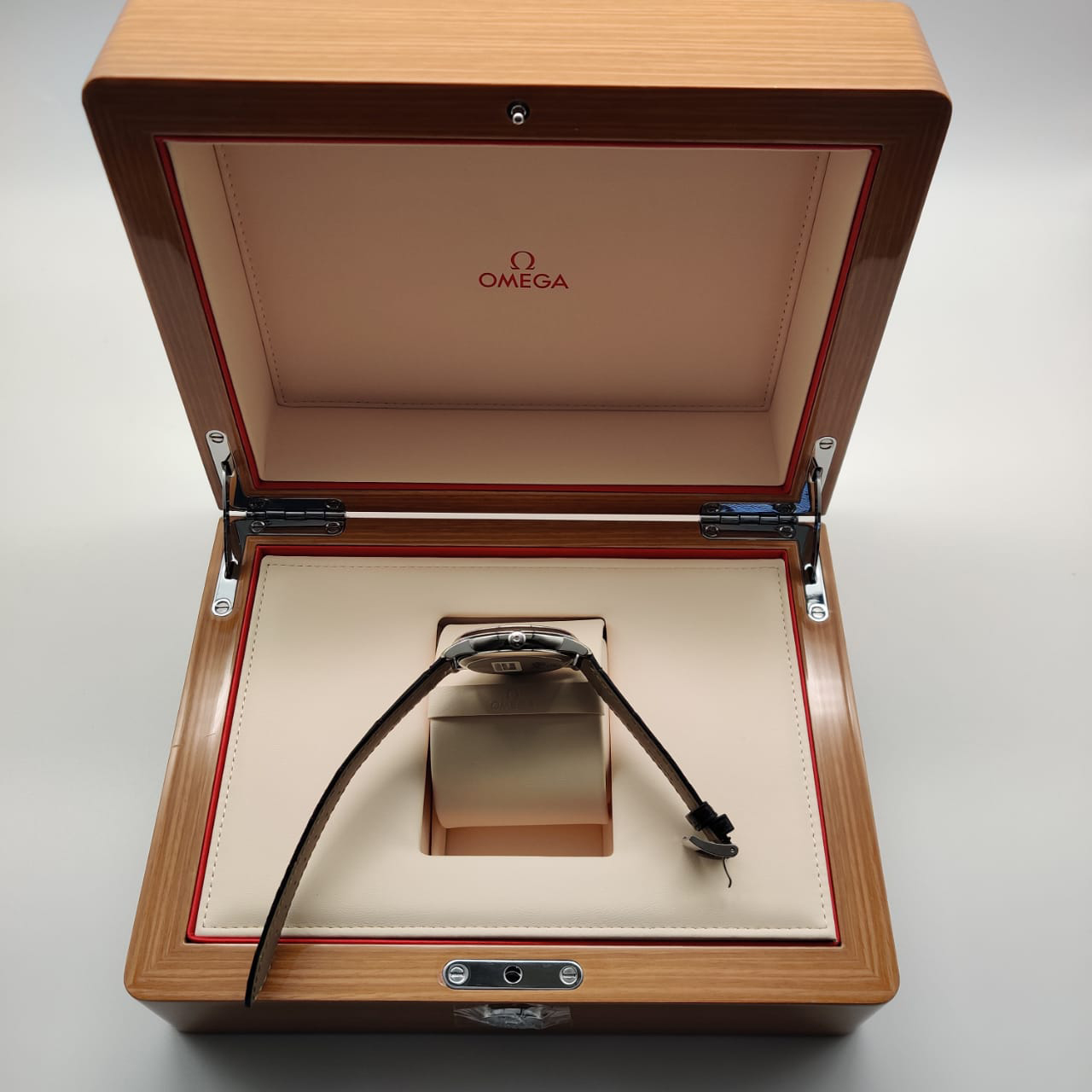 Omega De Ville Prestige Co-Axial Chronometer 39.5 mm 424.13.40.20.03.001