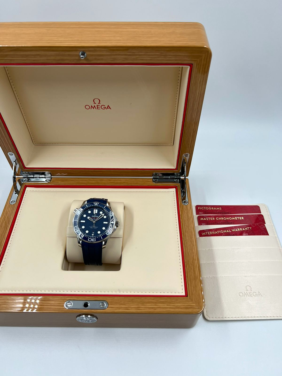Omega Seamaster Diver 300M Co-Axial Master Chronometer 42 mm 210.32.42.20.03.001
