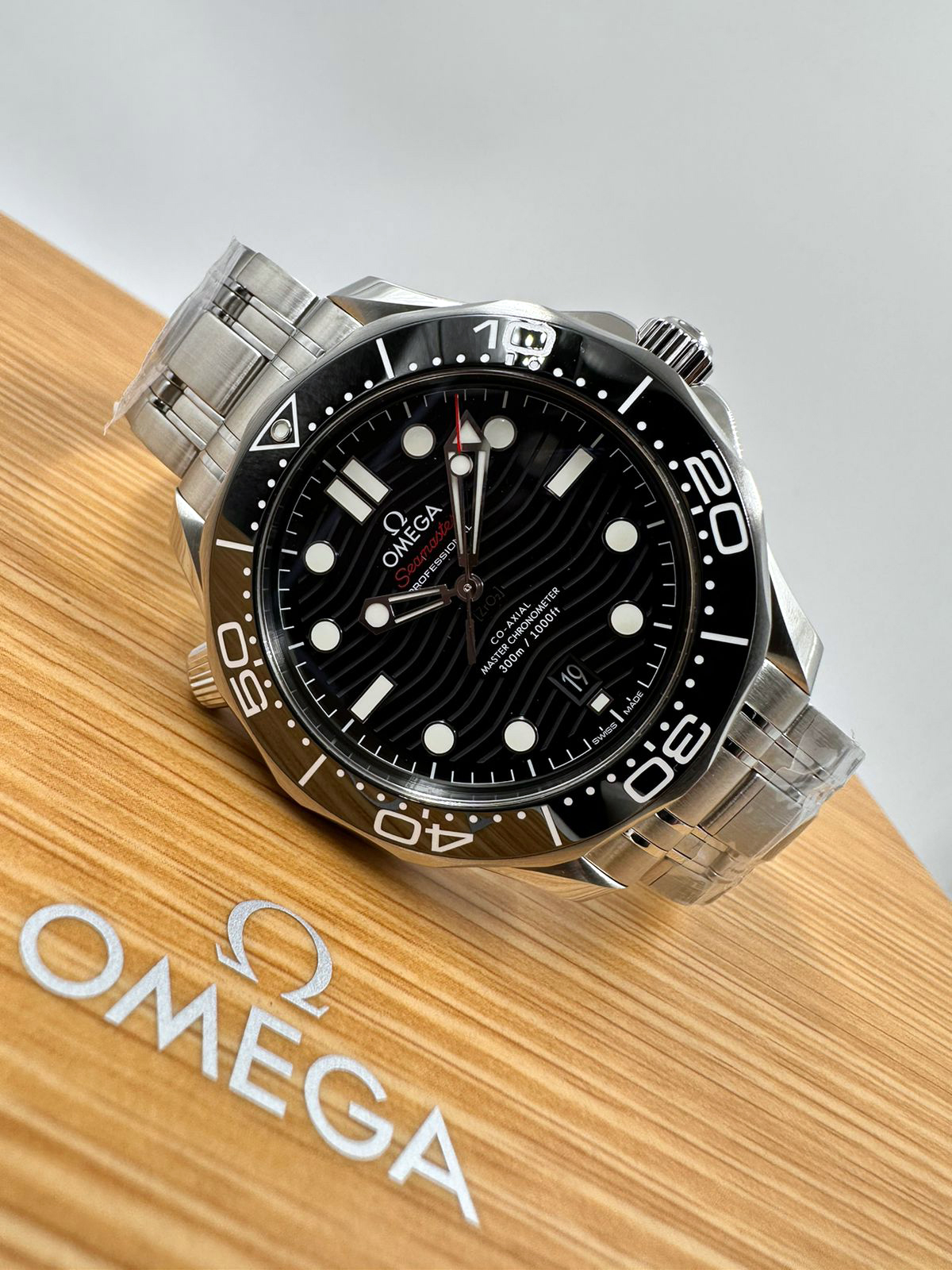 Omega Seamaster Diver 300M Co-Axial Master Chronometer 42 mm 210.30.42.20.01.001