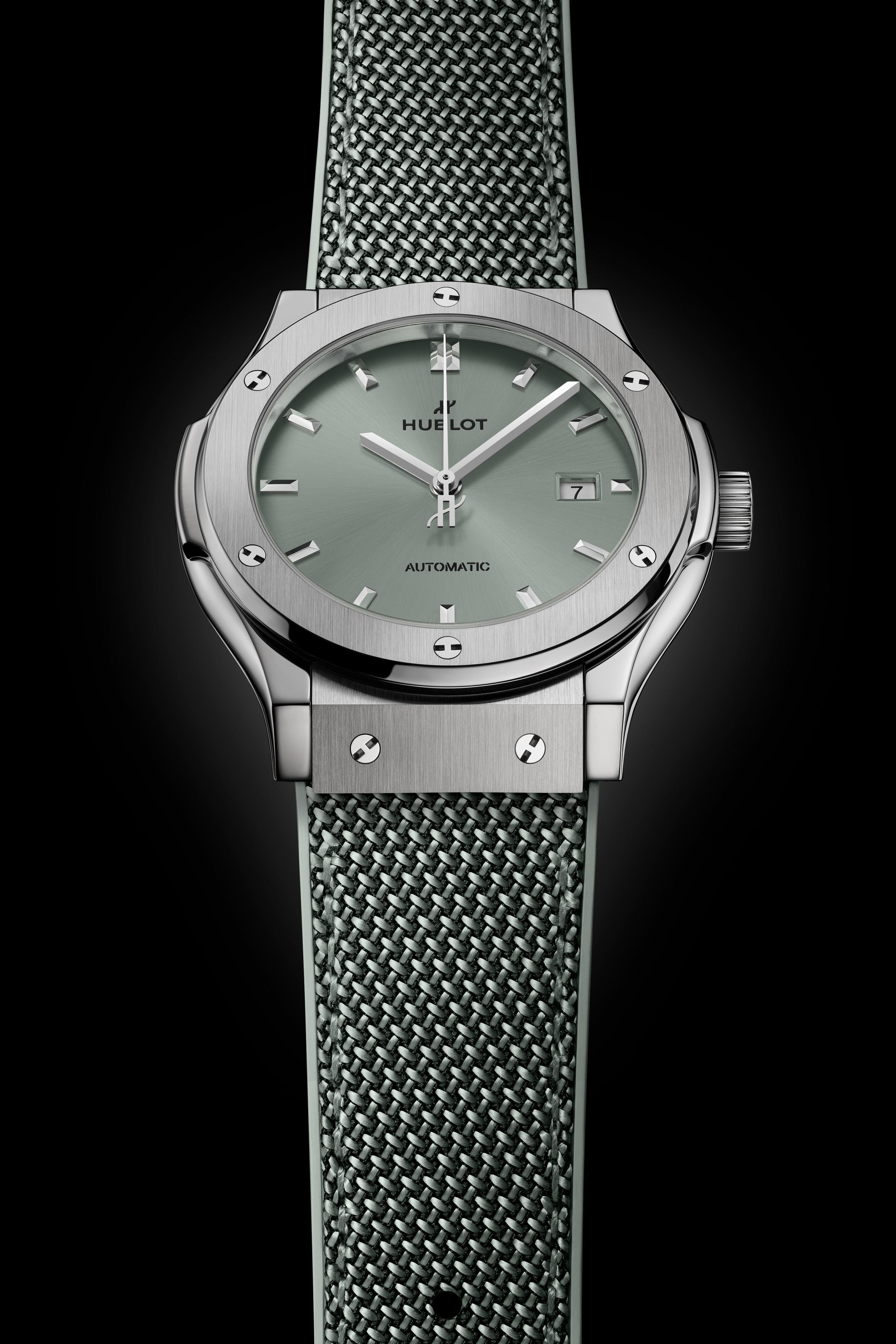 Hublot Classic Fusion Titanium Sage Green 42 mm 542.NX.891G.NR